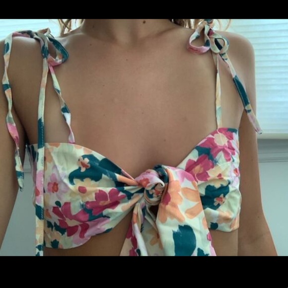 SHEIN Tops - Allover Floral Print Knot Shoulder Tie Front Crop Cami Top